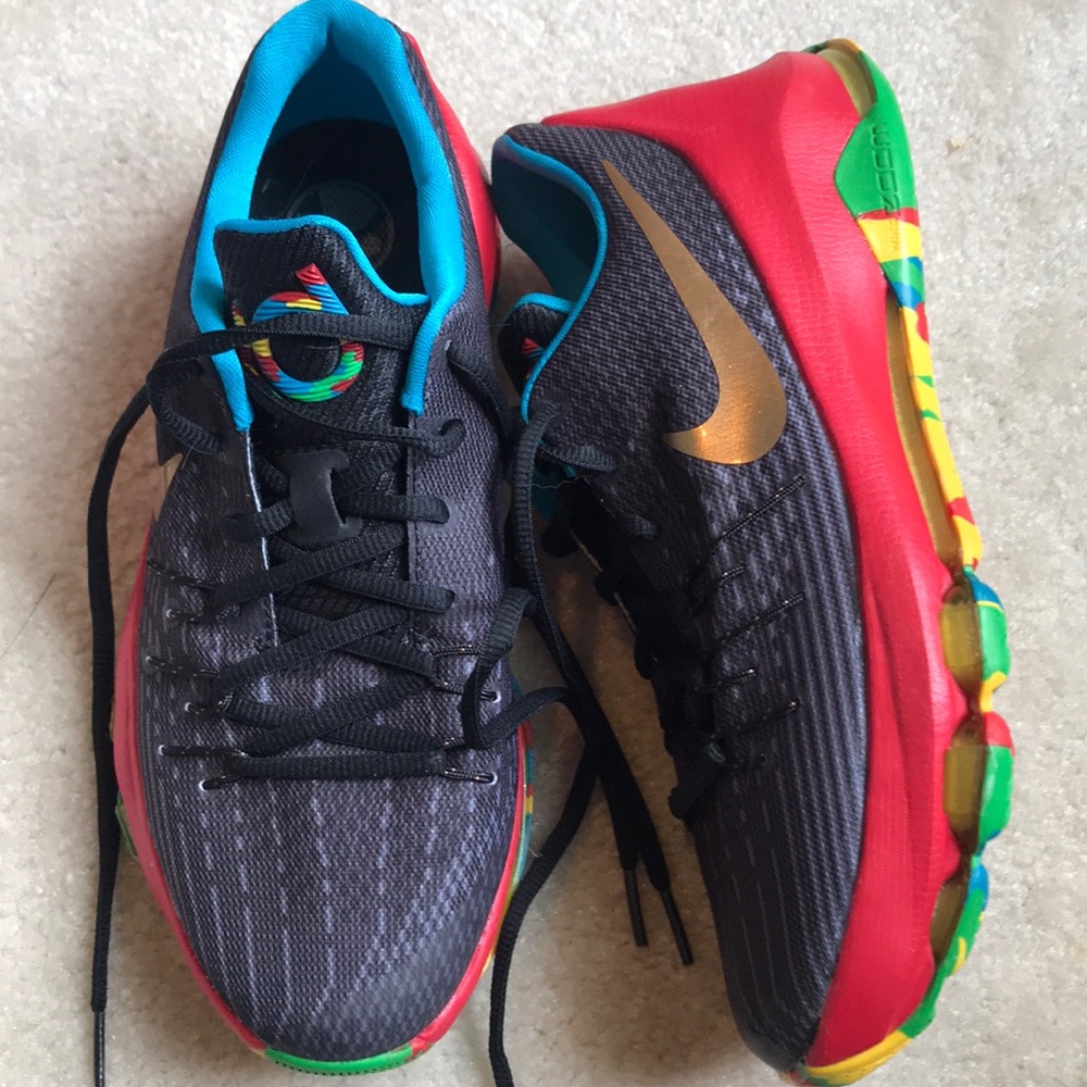 NEW Boys Nike Kevin Durant sneakers size 6Y
